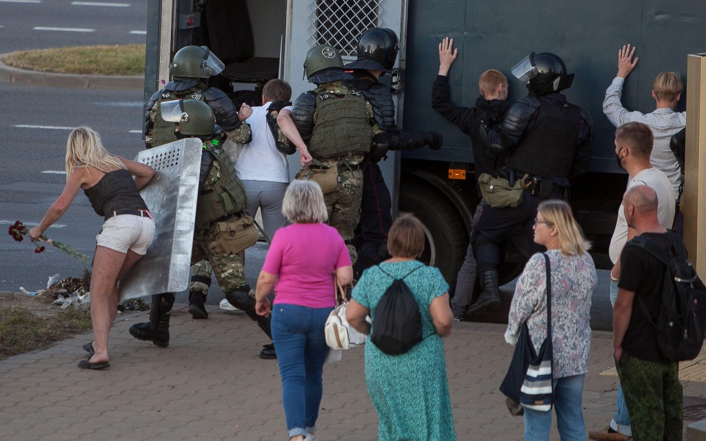 Estudiará UE sanciones a Bielorrusia por represión a manifestantes