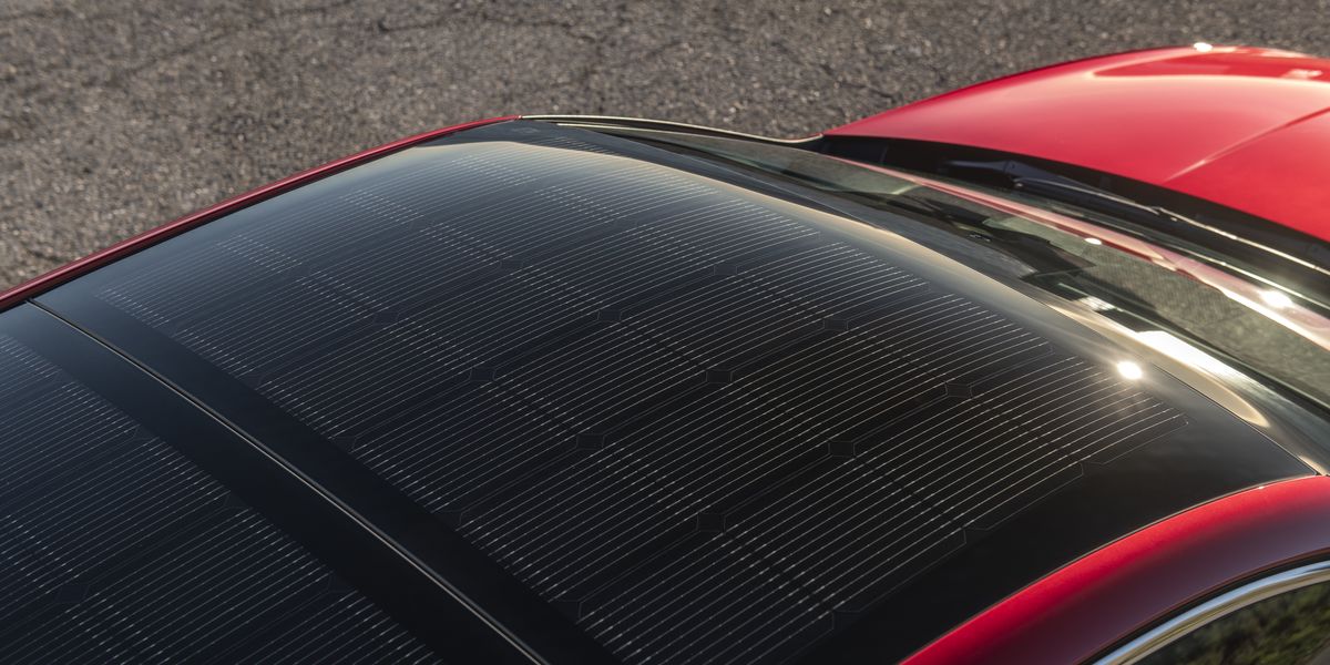 ¿Deberían los coches tener paneles solares?