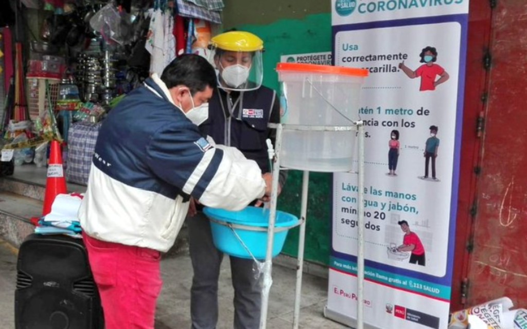 Perú supera el medio millón de casos Covid-19 con mayor tasa de muertos en AL
