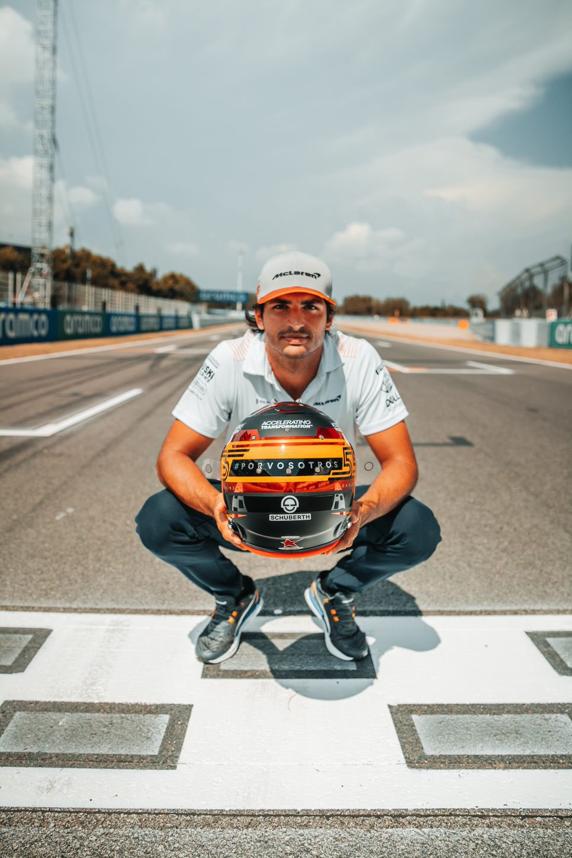 El casco de Sainz para el GP de España de F1, dedicado a los afectados por el coronavirus