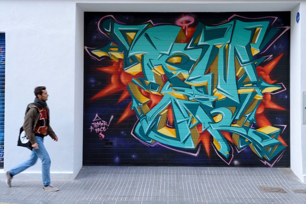 El Soho nació en 2010 como una propuesta vecinal para reactivar cultural y comercialmente el Ensanche de Heredia. El proyecto Málaga Arte Urbano Soho (MAUS) lo ha llenado de grafitis.