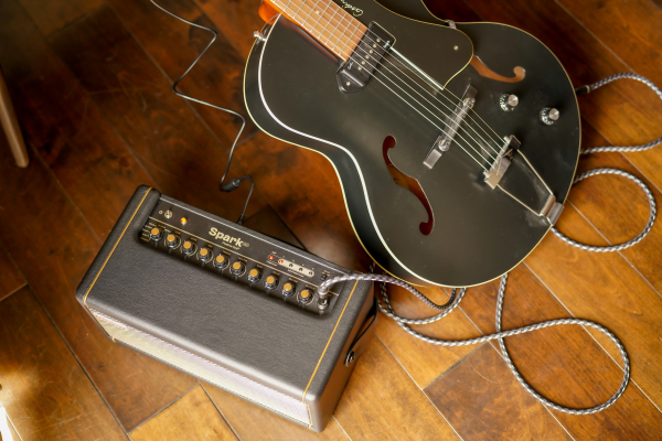 El Positive Grid Spark es un amplificador inteligente versátil perfecto para guitarristas atrapados en casa