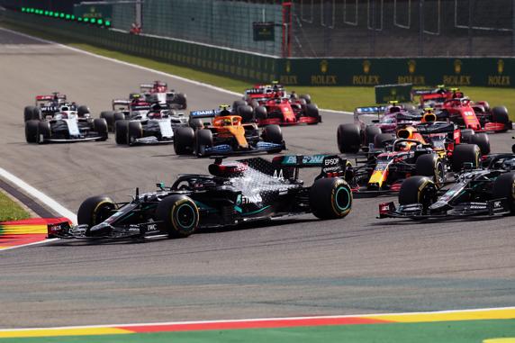 Hamilton mantuvo la primera plaza ante un Bottas muy conservador en la salida del GP de Bélgica de F1 2020