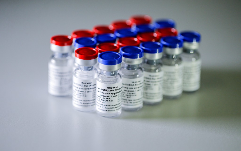 Científicos internacionales cuestionan confiabilidad en vacuna rusa contra Covid-19