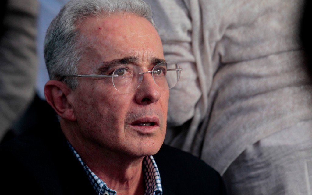 Dictan prisión domiciliaria a exabogado de Álvaro Uribe