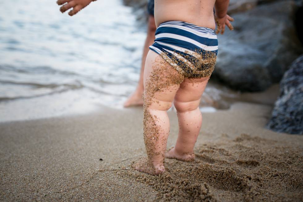 Todo aquel que haya ido con niños a la playa sabrá que tras un baño y diez minutos de juegos en la arena acaban convertidos en una especie de croqueta.