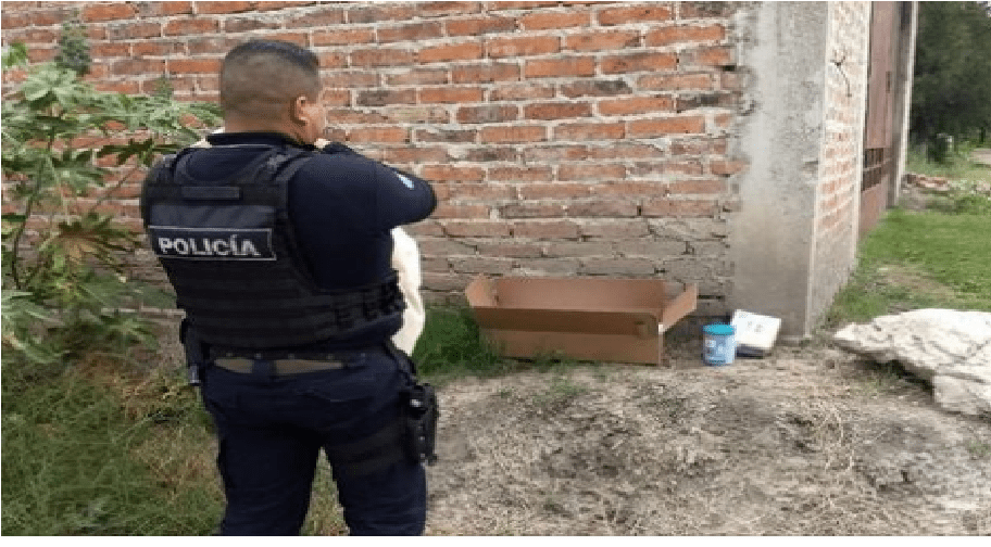 Hallan abandonada a recién nacida en una caja de cartón, desnaturalizada madre