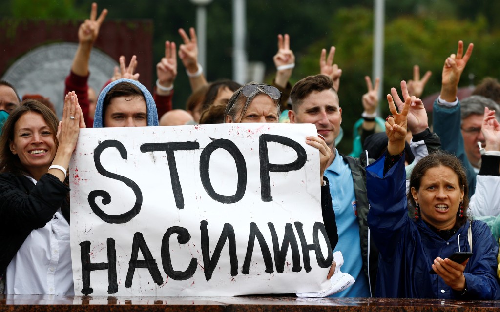 Líder bielorruso ordena a la policía poner fin a las protestas en Minsk
