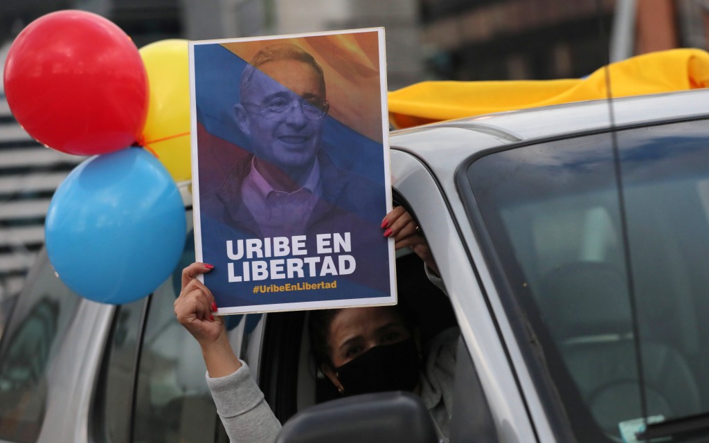 Mike Pence solicita que expresidente colombiano Álvaro Uribe pueda ‘defenderse como un hombre libre’