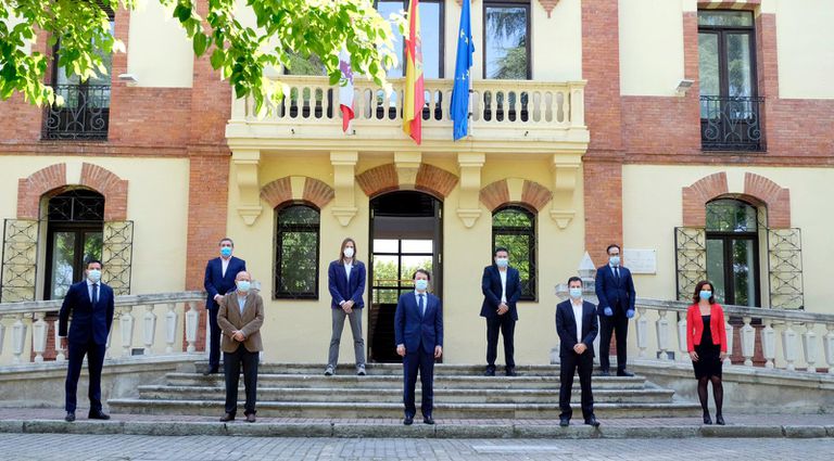 Imagen previa a una reunión entre el Gobierno de Castilla y León y los portavoces parlamentarios para avanzar en el acuerdo de Comunidad.