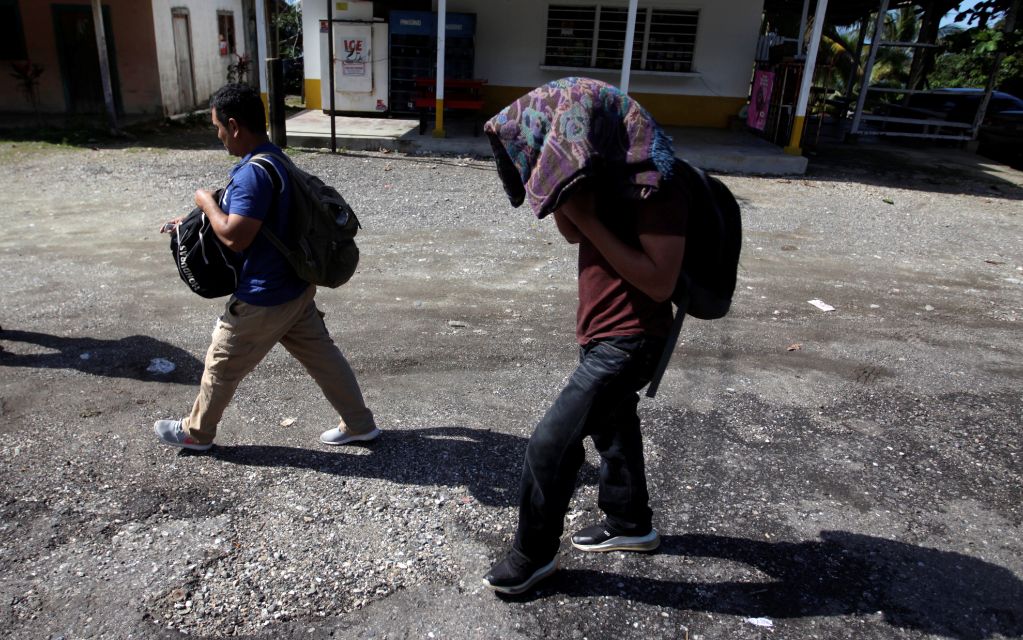 Policía de Honduras disuelve nueva caravana migrante dirigida hacia EU