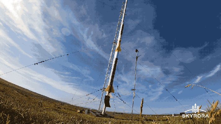 Skyrora lanza su pequeño cohete de demostración desde un sitio de lanzamiento móvil en Islandia