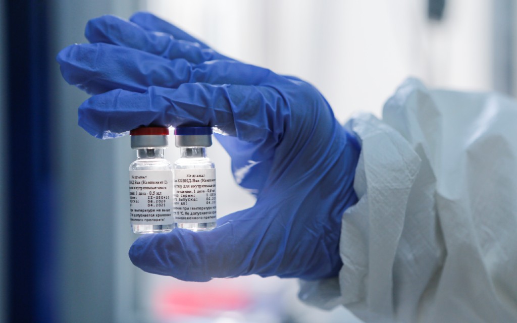 Vacuna contra Covid-19 ‘no va a poner fin a la pandemia por sí sola’: OMS