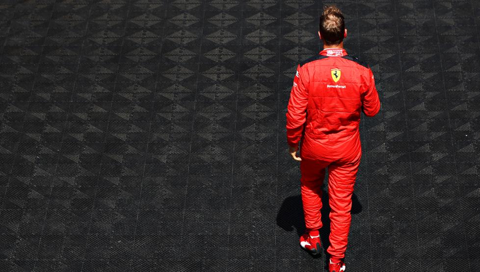 Vettel vuelve a criticar a Ferrari