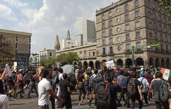 Manifestantes bloquean avenidas del centro de Guadalajara
