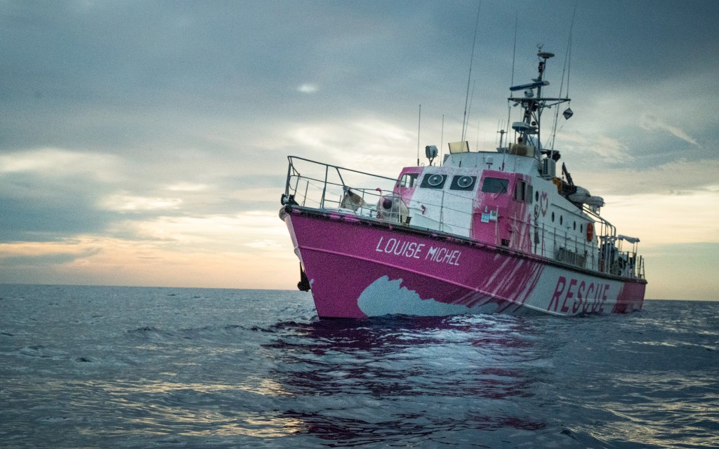 ‘Louise Michel’, el barco de rescate financiado por Banksy, pide  ayuda urgente desde el Mediterráneo | Video