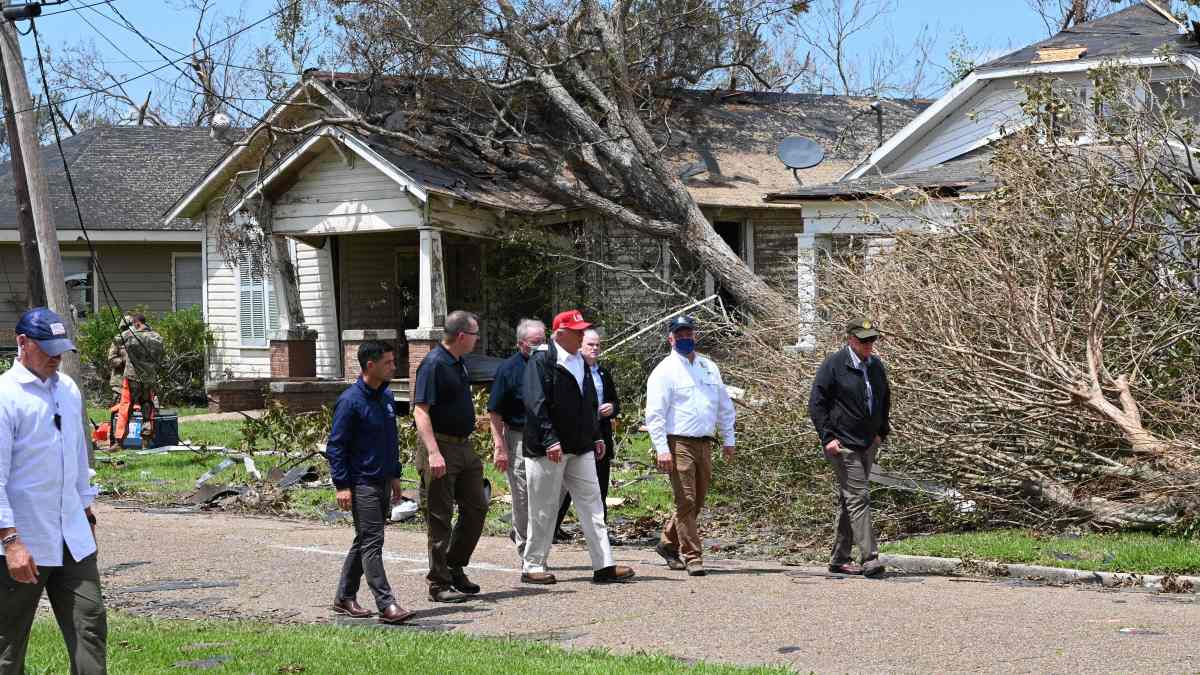 Trump visita zonas afectadas  por el huracán Laura en Texas y Louisiana