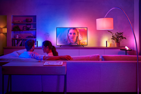 La nueva tira de luz degradada Play de Philips Hue promete una gran actualización para los espacios de entretenimiento en el hogar