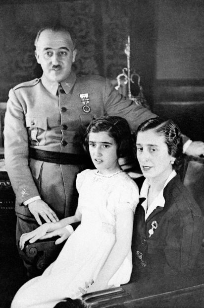 Francisco Franco y su mujer e hija, Carmen Polo Franco