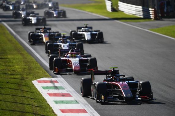 Mick Schumacher pasó de la 7ª posición a la 2ª en una fantástica salida en el GP de Italia 2020 de Fórmula 2