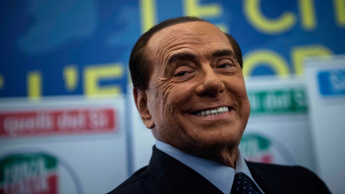 Exprimer ministro italiano Berlusconi da positivo al COVID-19 y está estable