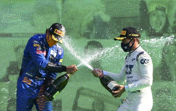 Carlos Sainz, en el podio del GP de Italia de F1 con Gasly