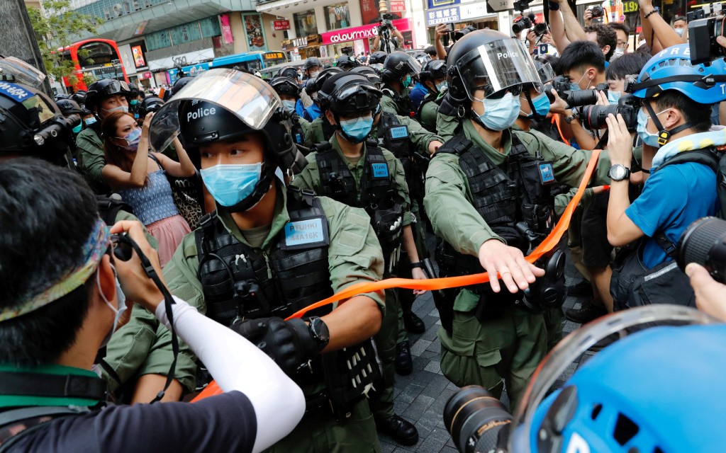 Casi 300 detenidos en Hong Kong por protestas y disturbios
