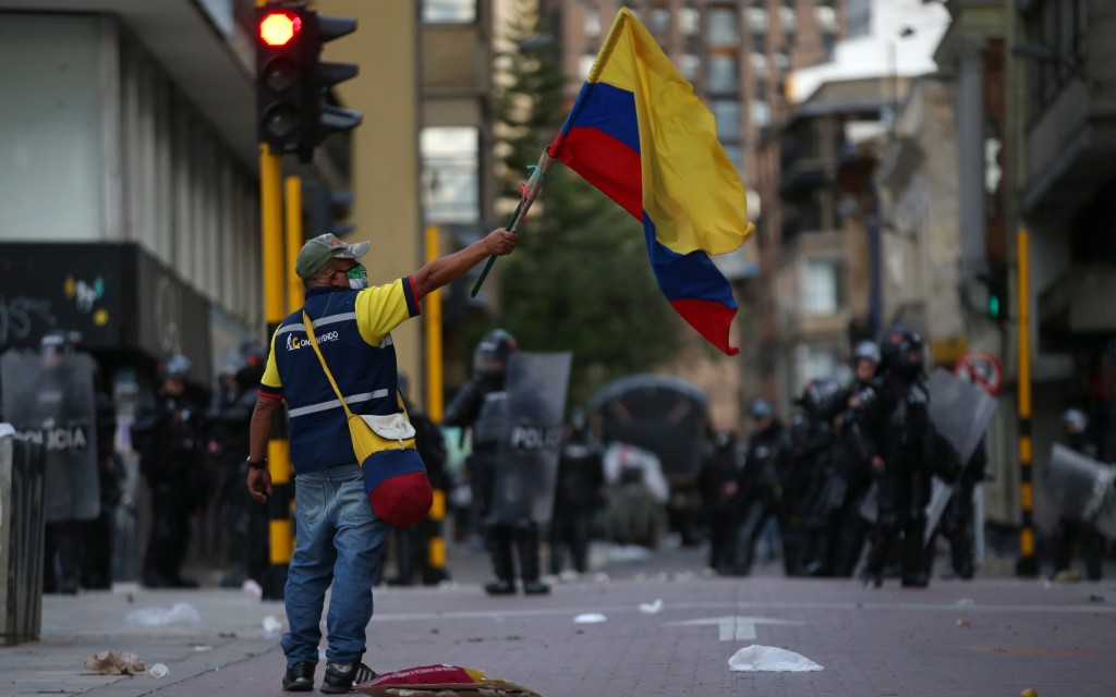 Alcaldesa de Bogotá pide perdón y rinde homenaje a víctimas de protestas