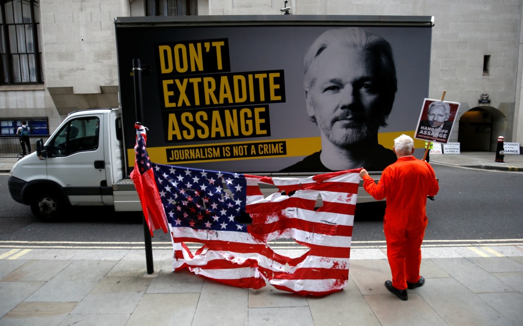 Trump ofrece indulto a Assange si revela fuente de los documentos de la convención demócrata