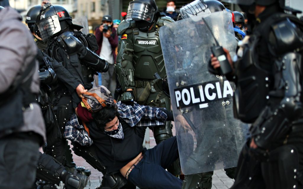 Trabajadores y estudiantes en Colombia protestan contra Gobierno y violencia policial