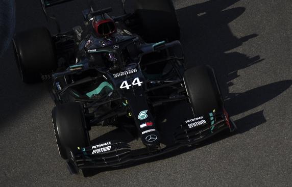 Mal día para Hamilton, que perdió la carrera con un error garrafal previo a la cita rusa
