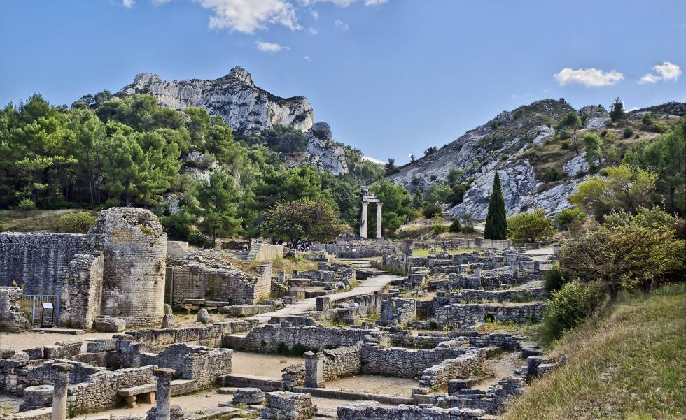 Vista de la ciudad romana de Glanum, al sur de Saint Remy-de-Provence.