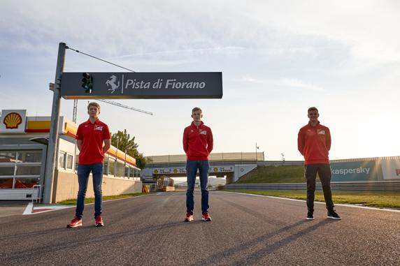 Los jóvenes pilotos de la academia de Ferrari, Mick Schumacher, Ilott y Shwartzman, realizan un test con Ferrari en Fiorano previo a su debut en unos entrenamientos libres en F1