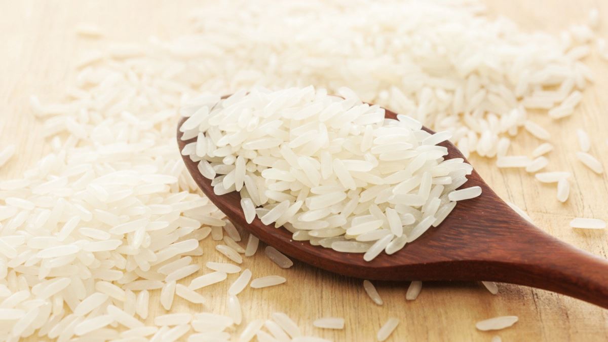 4 exfoliantes corporales de arroz que te dejarán la piel increíble