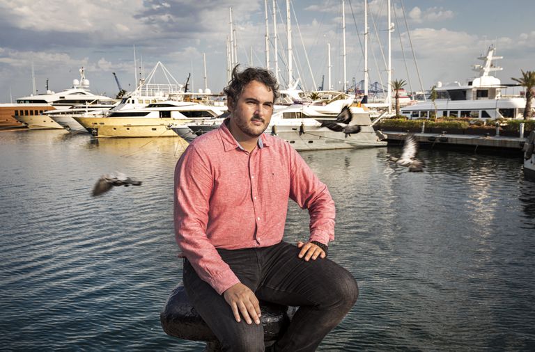 El ambientólogo y experto en cambio climático Andreu Escrivà, en el Puerto de Valencia.