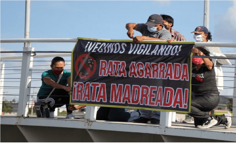 Colocan manta en puente de Querétaro, vecinos amenazan a delincuentes, harán justicia por propia mano