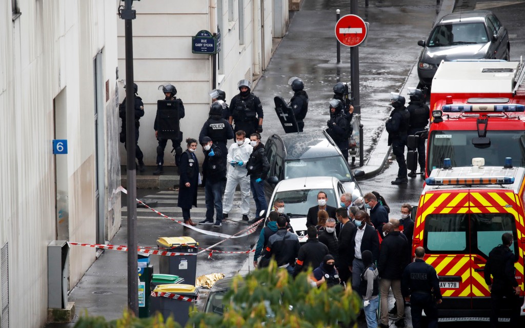 Dos heridos y un sospechoso detenido tras ataque cerca de ex sede de ‘Charlie Hebdo’ | Videos