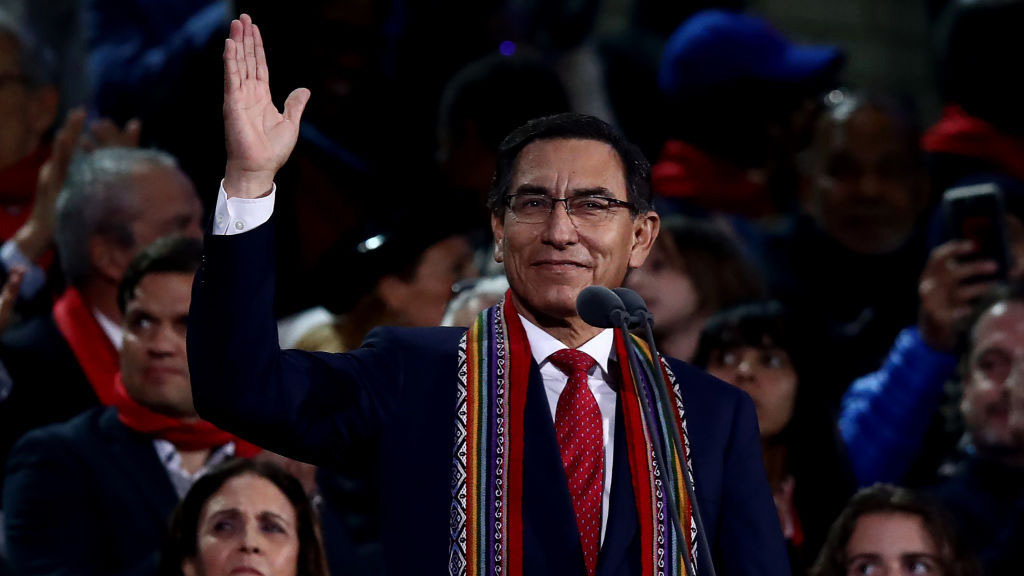 El presidente de Perú enfrenta un juicio político en medio de la pandemia