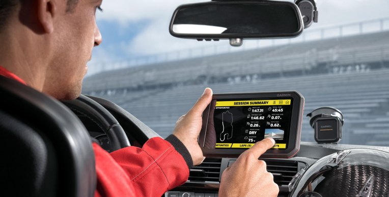 Este GPS Garmin tiene como objetivo mejorar los tiempos de vuelta de los deportes de motor y más