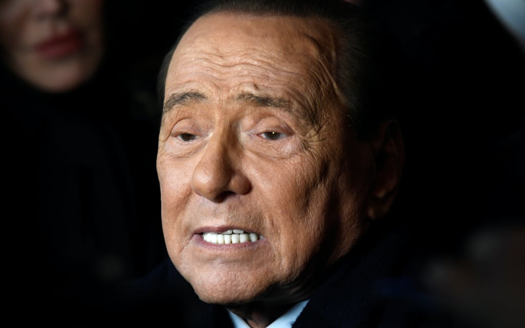 Exprimer ministro italiano Silvio Berlusconi da positivo a coronavirus