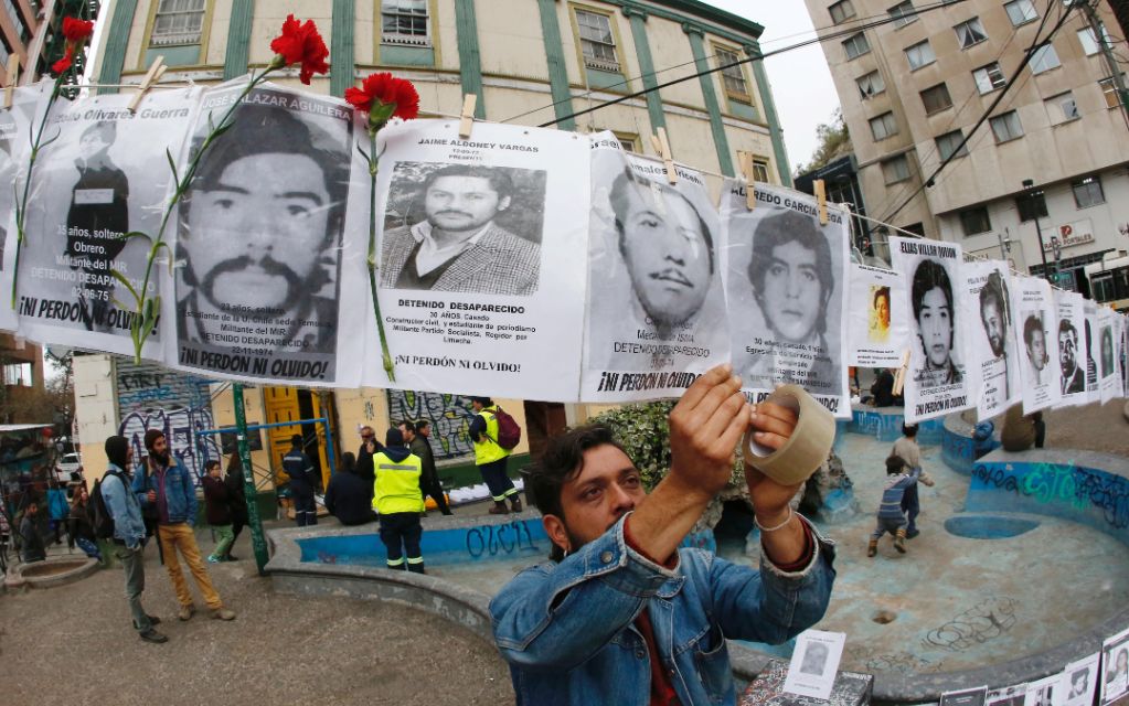 Gobierno chileno indemnizará a mujer detenida y torturada durante dictadura de Pinochet