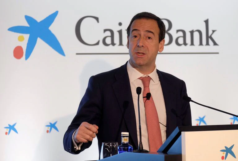 El consejero delegado de CaixaBank, Gonzalo Gortazar, en la presentación de resultados en Valencia en 2018. REUTERS/Heino Kalis/File Photo
