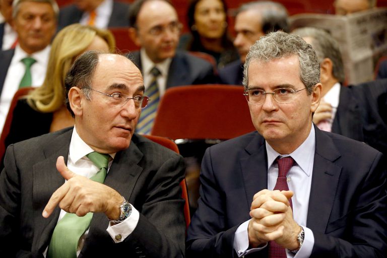 El presidente de Iberdrola, Ignacio Sánchez Galán, conversa con el presidente de Inditex, Pablo Isla.