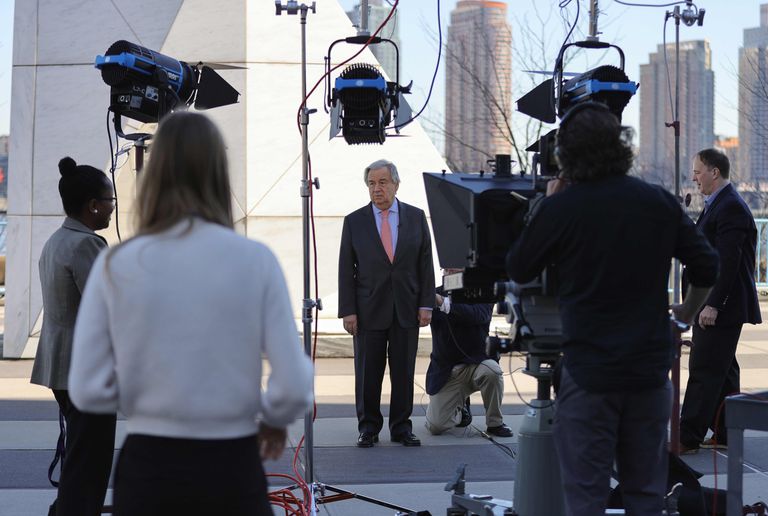 António Guterres visita el pasado 9 de marzo un monumento contra la esclavitud en la sede de la ONU, en Nueva York.