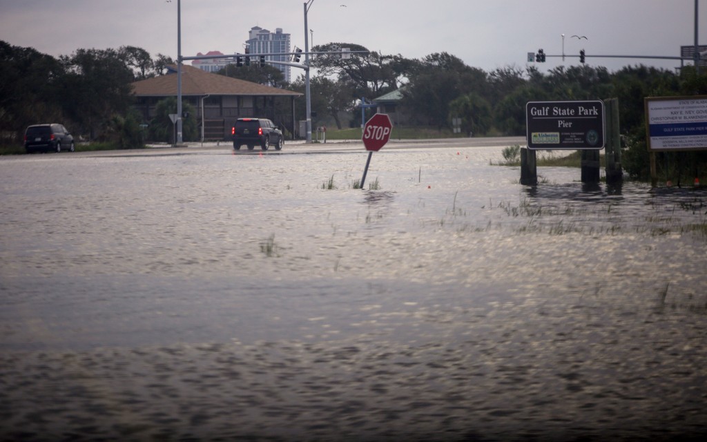 Huracán Sally azota Alabama y Florida; al menos un muerto | Videos