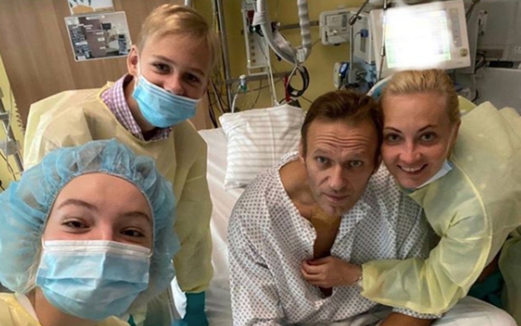 Navalni asegura que ya puede respirar sin ventilación mecánica | Foto