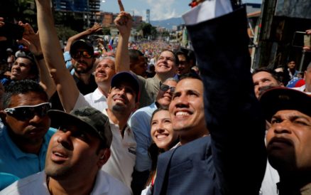 Pide Capriles a la oposición que deje de ‘jugar’ a ser gobierno en Venezuela
