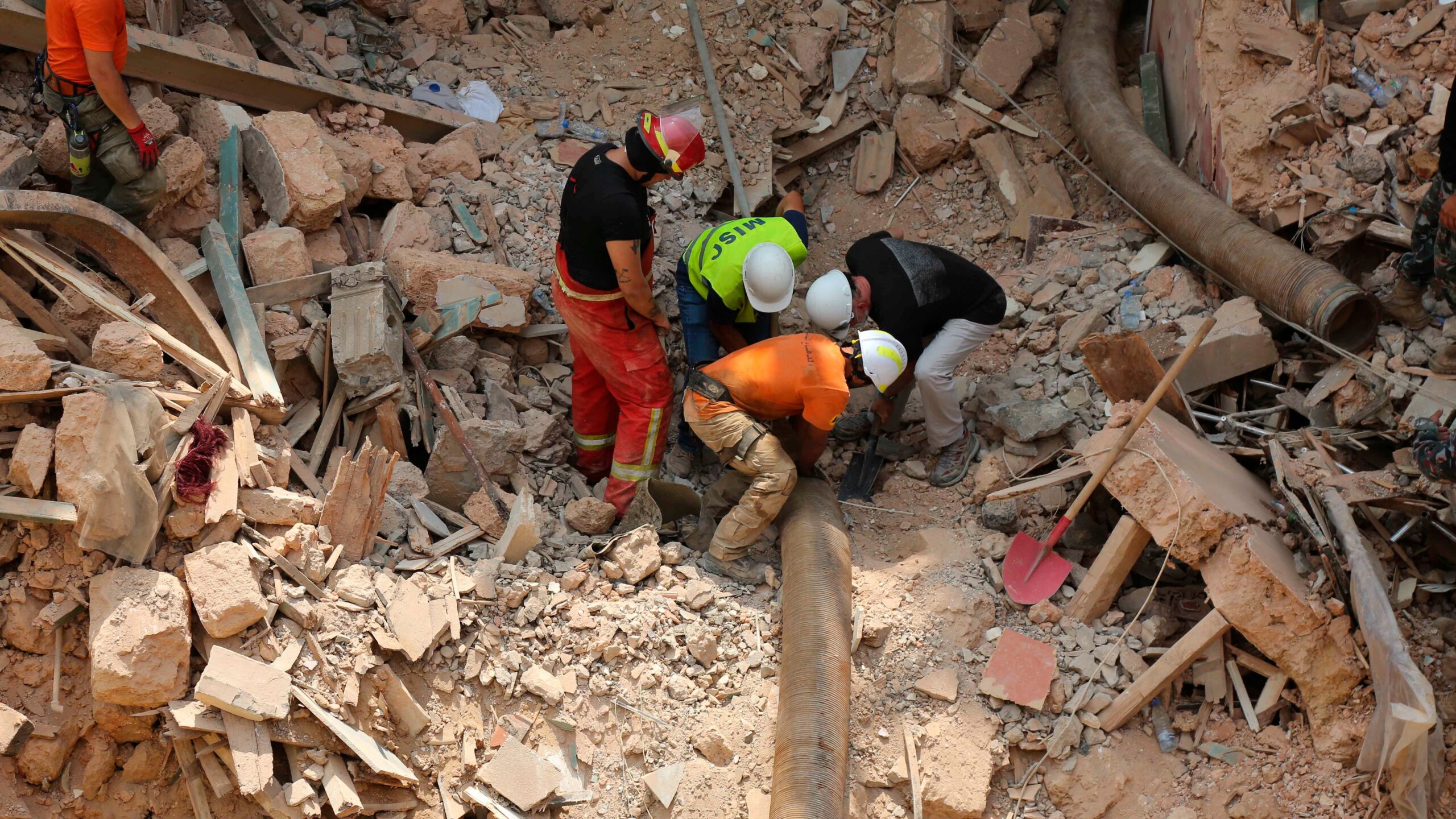 Tras varios días de búsqueda, descartan signos de vida bajo escombros en Beirut