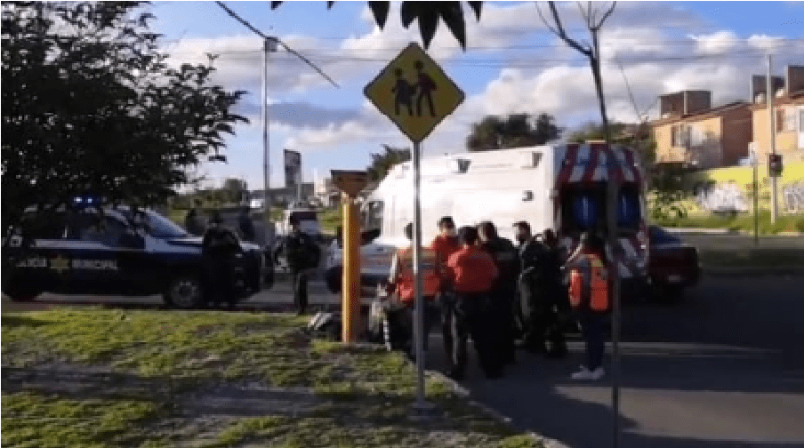 Violento asalto a gasolinera de Querétaro, empleados detienen a delincuente, en Prol. Bernardo Quintana