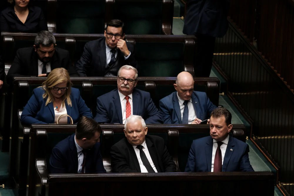 Kaczynski entra por primera vez en el Ejecutivo polaco para zanjar la crisis con sus socios de coalición